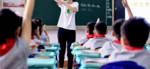 Condenan a muerte a maestra china por envenenar a 25 estudiantes