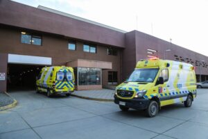 Urgencia del Hospital Clínico recibe 200 pacientes diarios: 90 son atribuibles a Coronavirus