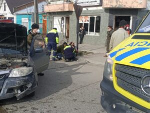 Colisión producto de no respeta un Ceda el Paso deja a una mujer lesionada