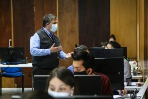 Continúa alza de contagios y notifican 3 nuevos fallecidos: Salud llama a hacer “sacrificios”