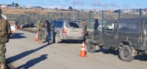 Mujer Covid positivo fue sorprendida en control militar circulando junto a amigos en auto con restricción vehicular