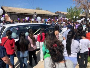 Homenajes y caravanas marcan funeral de Ámbar Cornejo, a un mes de brutal crimen