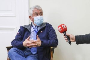 Ministro Paris dice en Magallanes que “retorno a clases no es decisión de Salud, es un trabajo de Educación”