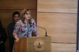 Exdirectora de Escuela Medicina UMAG muy delicada de salud