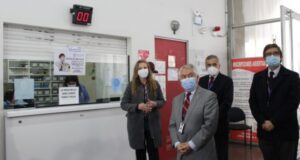 Ministro Paris presenta nuevo modelo de atención basado en la telemedicina en Cesfam Áncora UC