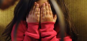 Hombre es condenado a 15 años por violar a su hija mientras esposa estaba hospitalizada por cáncer