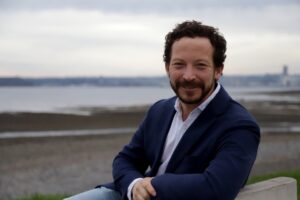 “Los maximalismos destruyen instituciones”