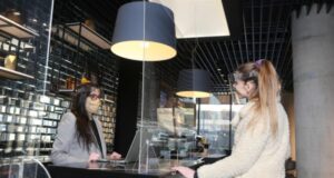 Un problema menos: crean en Chile protector facial con sistema antiempañantes