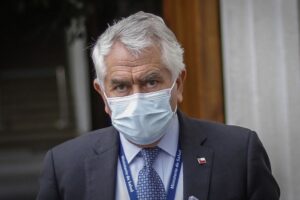 Ministro París recomendó no vender alcohol tras regreso del 