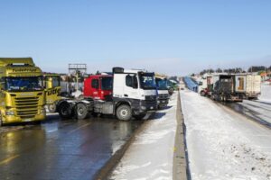 Camioneros no llegan acuerdo con Gobierno y endurecen medidas