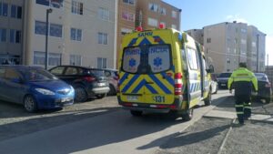 Pelea en estacionamiento de edificio terminó con tres personas lesionadas