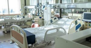 Uno de cada cuatro fallecidos por covid-19 en Chile murió sin ingresar a un hospital