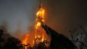 Incendian Iglesia de la Asunción en Santiago