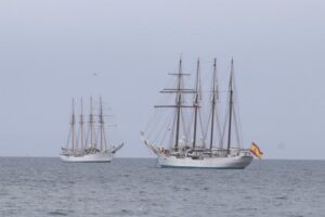 Buques escuela Esmeralda y Juan Sebastián Elcano recorrerán la bahía previo al acto oficial de los 500 años