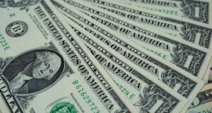 Dólar se cotiza al alza tras triunfo del Apruebo y ante caída en el precio del cobre