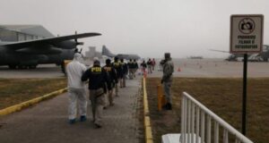 56 extranjeros privados de libertad son expulsados del país en nuevo vuelo FACh