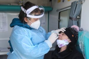 Toque de queda inicia mañana a las 20 horas, región notifica nuevo fallecido y 132 casos