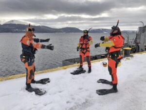 Duro entrenamiento en aguas de Puerto Williams