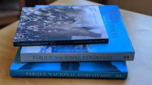 Tompkins Conservation Chile dona libros sobre conservación a Bibliotecas Públicas de todo el país
