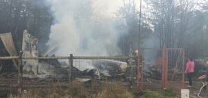 Perdió su fuente de trabajo en incendio que destruyó sus dos camiones y galpón