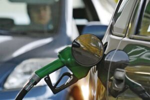 ENAP anticipa nueva alza en precio de todas las bencinas: sólo diésel seguiría bajando