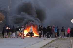 Aniversario del 18-O: Dos detenidos por desórdenes, dos carabineros lesionados y más de una decena de barricadas