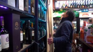 Venta de alcohol es hasta las 18 horas por modificación en toque de queda