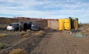 Camión chileno sufrió violento accidente en carretera argentina: transportaba 12 vehículos