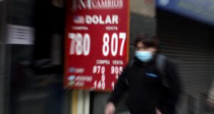 Dólar abre mirando los $780 ante restricciones globales por covid y posible nuevo retiro de las AFP