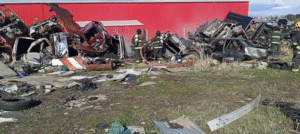 Desconocidos incendiaron chatarra de vehículos en desuso