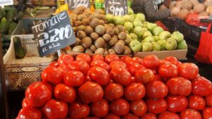 IPC de septiembre tiene la mayor alza en 8 meses: suben tomates y carne, baja el whisky y destilados