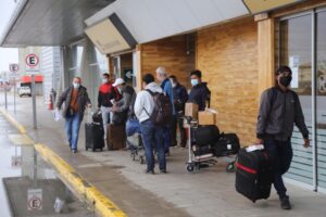 Flujo de pasajeros en el Aeropuerto Carlos Ibáñez  del Campo ha bajado hasta un 20 por ciento