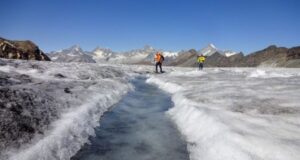 Suiza alerta que sus glaciares se derriten a un ritmo preocupante y que caída de nieve es crítica