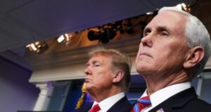 Vicepresidente de EEUU Mike Pence y su esposa dan negativo a covid-19 tras contagio de Trump