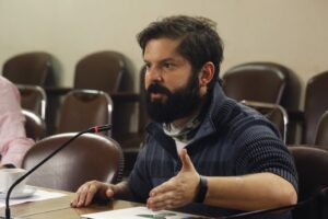Boric molesto por nuevo proyecto que busca levantar límite a la reelección