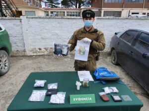 Denuncia por ruidos molestos terminó con tres detenidos por microtráfico de drogas