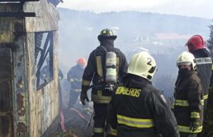 Incendio destruyó por completo vivienda en el sector Llau Llau de Punta Arenas