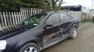 Conductor ebrio impactó autos estacionados y fue detenido por Carabineros