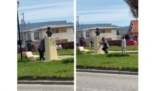 Captan a adolescente pintando con aerosol monumento de poeta José Grimaldi