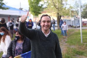 Candidato independiente Jorge Flies se impone en las primarias a gobernador regional