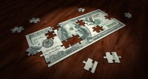 Dólar cae a mínimo en semanas ante incertidumbre que podría lastrar mercados por elecciones en EEUU