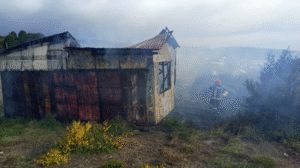 Voraz incendio frenó el sueño de la casa propia de una familia puntarenense