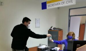 Registro Civil recepcionó alcancías para ir en ayuda de Jornadas por la Rehabilitación