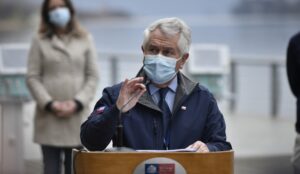 Indignación y sorpresa por dichos de ministro Paris