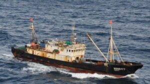 Barcos pesqueros chinos cruzaron al Atlántico por el Estrecho de Magallanes