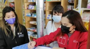 Firman convenio para ayudar a mujeres que sufren violencia de género