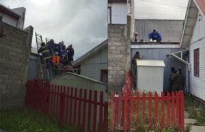 Despliegan amplio operativo por joven que subió al techo de un domicilio ajeno y que se negaba a descender