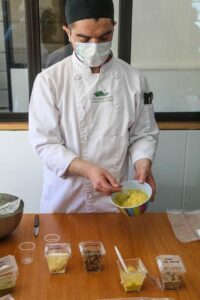 Crean comida que pasa de polvo a estar lista para comer en un minuto