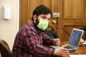 Diputado Boric plantea inquietudes regionales a ministro de Salud