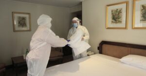 Menú especial y bolsas navideñas para los más pequeños: la apuesta al interior de las residencias sanitarias para celebrar esta navidad